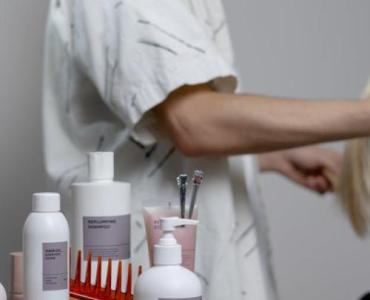 Od przesuszenia do blasku: jak połączyć nawilżanie i maskę proteinową, by odbudować włosy krok po kroku