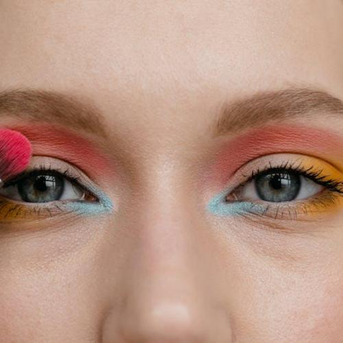 Efekt soap brows w minutę: transparentny żel, który unosi, układa i utrwala brwi jak po wizycie u stylistki