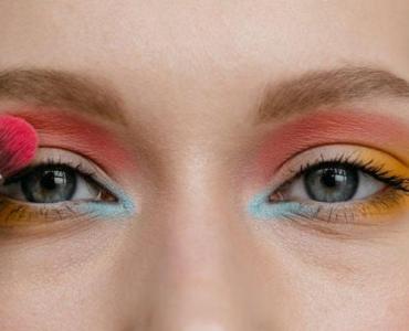 Efekt soap brows w minutę: transparentny żel, który unosi, układa i utrwala brwi jak po wizycie u stylistki