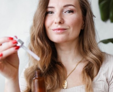 Odkryj sekret gładkiego czoła: serum, które reguluje pory i ujarzmia sebum