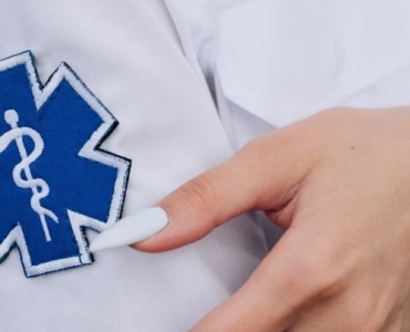 Jak przetrwać atak kamicy żółciowej: pierwsza pomoc krok po kroku i szybkie sposoby ulgi