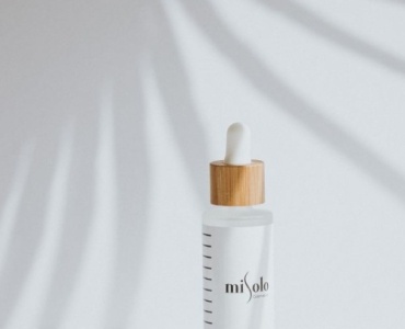 Efekt glow bez filtrów: witaminowy layering serum na przebarwienia