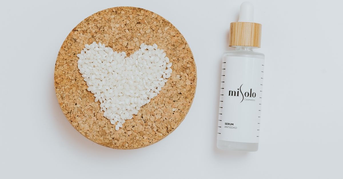 Bioaktywne polipeptydy w serum: mikrolifting, który skóra czuje od pierwszej kropli