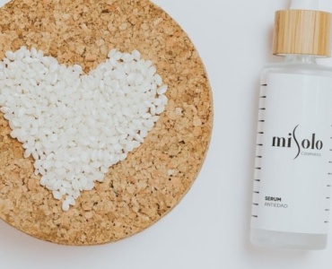 Bioaktywne polipeptydy w serum: mikrolifting, który skóra czuje od pierwszej kropli